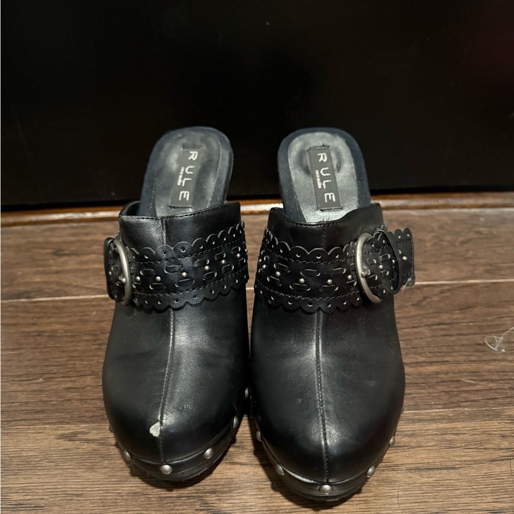 Black Women's Heels with Buckle Accent